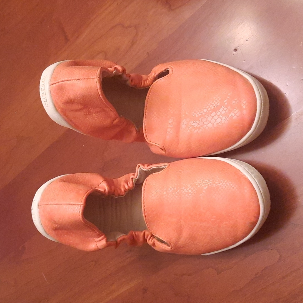 Kruzers orange shoes